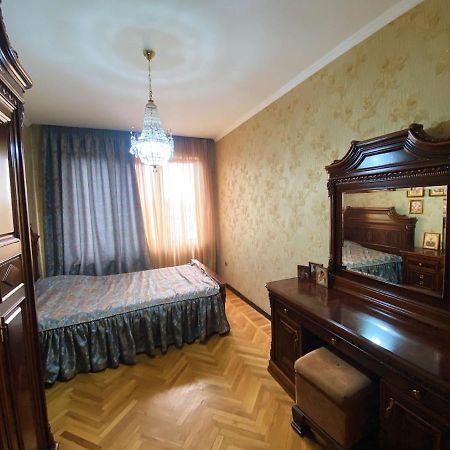 Большая Четырехкомнатная Квартира С Двумя Балконами У Моря В Центре Сухума,В Абхазии ซุคุม ภายนอก รูปภาพ