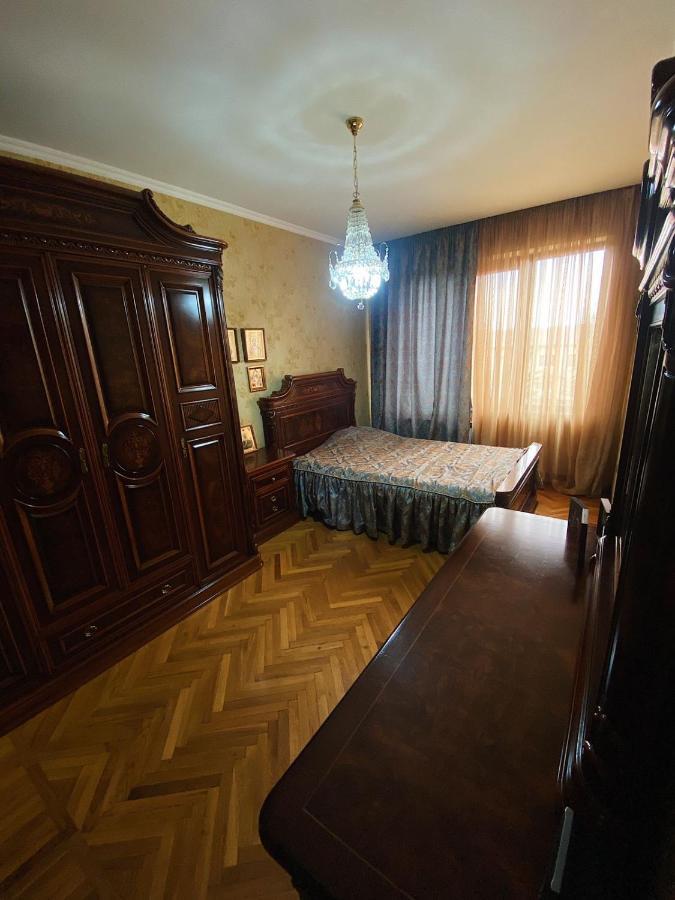 Большая Четырехкомнатная Квартира С Двумя Балконами У Моря В Центре Сухума,В Абхазии ซุคุม ภายนอก รูปภาพ