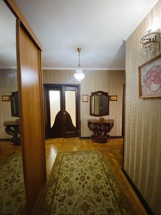 Большая Четырехкомнатная Квартира С Двумя Балконами У Моря В Центре Сухума,В Абхазии ซุคุม ภายนอก รูปภาพ